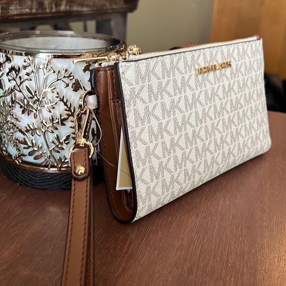 Michael Kors double zipper wallet - Picture 3 of 6